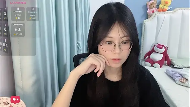 Snapshot of Luna-666 chatting on May 18, 1:06 pm Luna-666 online show from May 18, 1:06 pm