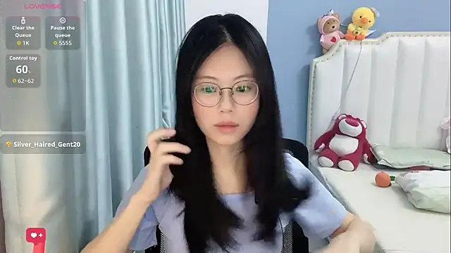 Snapshot of Luna-666 chatting on May 23, 1:59 pm Luna-666 online show from May 23, 1:59 pm