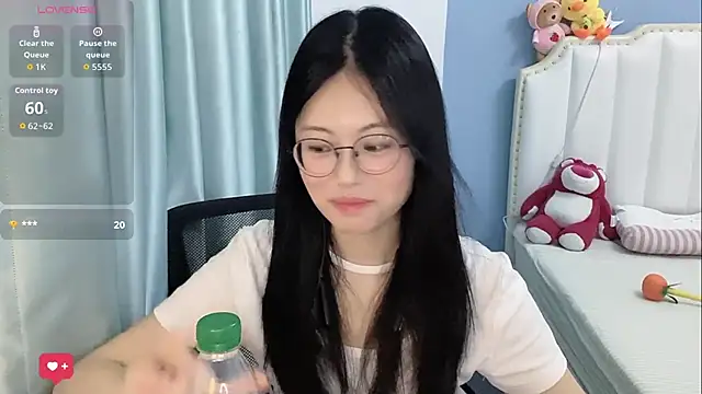 Snapshot of Luna-666 chatting on May 27, 2:03 pm Luna-666 online show from May 27, 2:03 pm