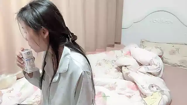 Snapshot of XIAOnaimao-001 chatting on May 2, 1:54 am XIAOnaimao-001 online show from May 2, 1:54 am
