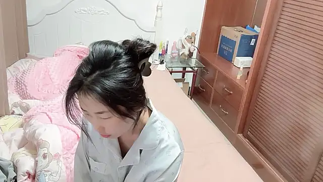 Snapshot of XIAOnaimao-001 chatting on May 3, 2:39 am XIAOnaimao-001 online show from May 3, 2:39 am