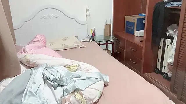 Snapshot of XIAOnaimao-001 chatting on May 5, 6:10 am XIAOnaimao-001 online show from May 5, 6:10 am