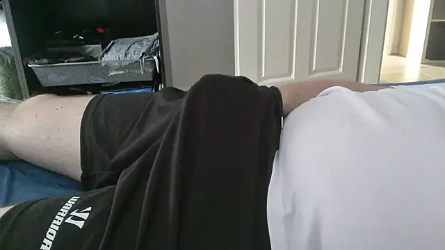 Snapshot of horny-bear89 chatting on May 27, 4:04 pm horny-bear89 online show from May 27, 4:04 pm