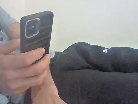 Snapshot of aminwahch chatting on May 3, 12:22 pm aminwahch online show from May 3, 12:22 pm