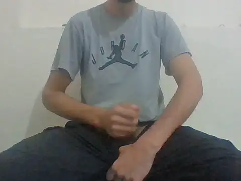Snapshot of aminwahch chatting on May 10, 12:43 pm aminwahch online show from May 10, 12:43 pm