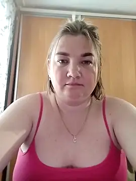Snapshot of MiyaOlliver chatting on May 4, 11:17 am MiyaOlliver online show from May 4, 11:17 am