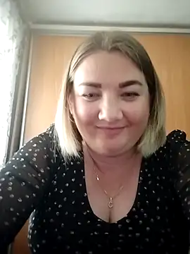 Snapshot of MiyaOlliver chatting on May 10, 10:53 am MiyaOlliver online show from May 10, 10:53 am
