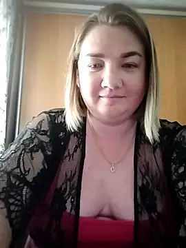 Snapshot of MiyaOlliver chatting on May 12, 6:54 am MiyaOlliver online show from May 12, 6:54 am