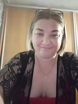 Snapshot of MiyaOlliver chatting on May 30, 9:50 am MiyaOlliver online show from May 30, 9:50 am
