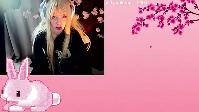 Snapshot of AmmiRinn chatting on May 18, 7:36 am AmmiRinn online show from May 18, 7:36 am