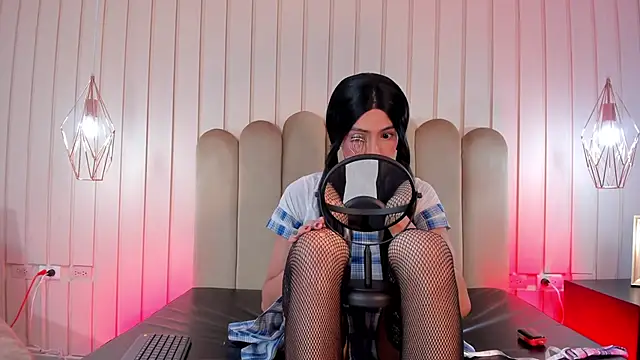 Snapshot of nicki-west chatting on June 2, 7:38 pm nicki-west online show from June 2, 7:38 pm