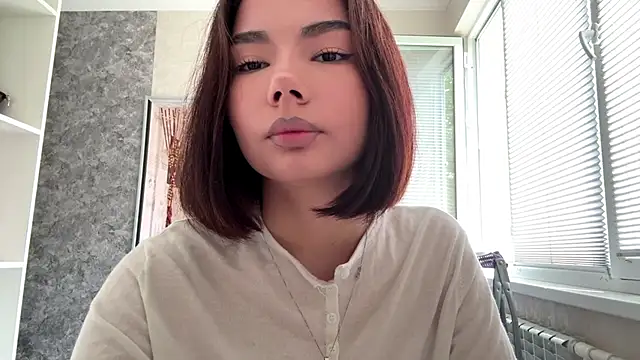 MarylnMonnier online show from May 18, 8:20 am