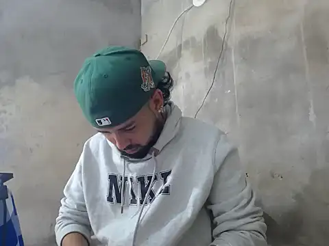 Snapshot of camilorestrepo77 chatting on May 2, 7:30 pm camilorestrepo77 online show from May 2, 7:30 pm