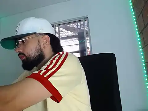 Snapshot of camilorestrepo77 chatting on May 26, 2:24 pm camilorestrepo77 online show from May 26, 2:24 pm