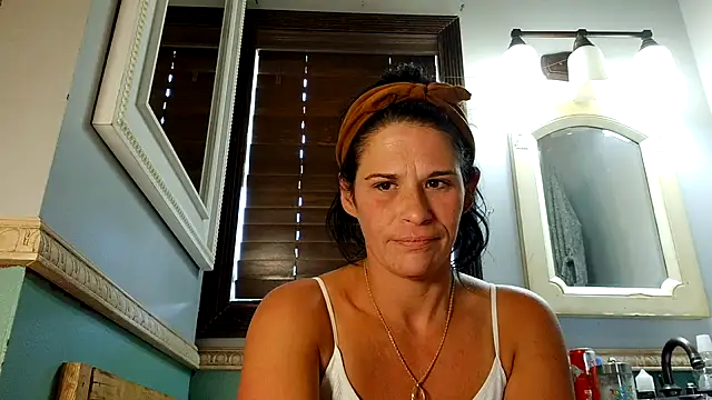 Snapshot of Vanessa_Valentine chatting on May 18, 3:07 pm Vanessa Valentine online show from May 18, 3:07 pm