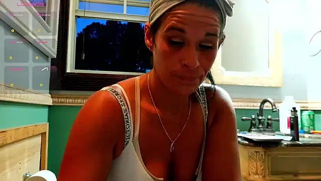 Snapshot of Vanessa_Valentine chatting on May 20, 1:12 am Vanessa Valentine online show from May 20, 1:12 am