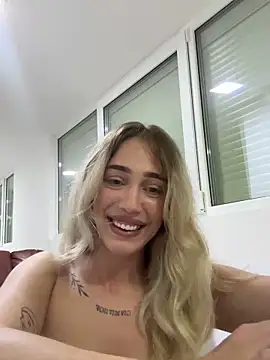 Snapshot of ZenyShy chatting on May 19, 1:56 am ZenyShy online show from May 19, 1:56 am