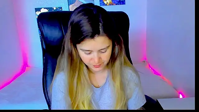 Snapshot of Natali_Secret chatting on June 17, 8:17 am Natali Secret online show from June 17, 8:17 am