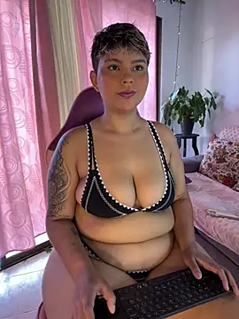 A CURVY HOT online show from May 26, 1:18 pm