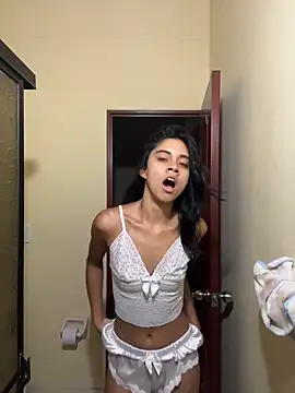 mia moonna online show from May 21, 11:39 am