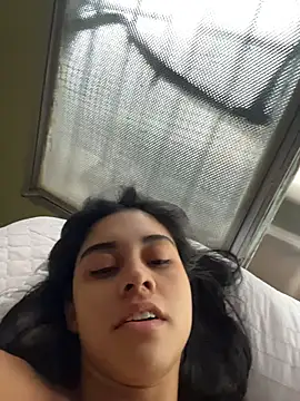 mia moonna online show from May 22, 12:00 pm