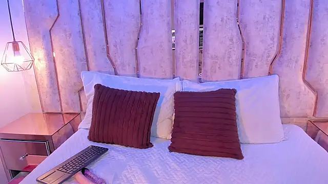 chica nocturna25 online show from May 1, 3:22 am