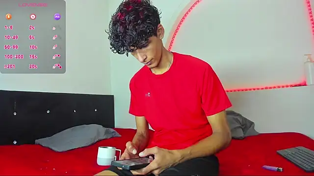 liammendoza98 online show from April 30, 11:16 am