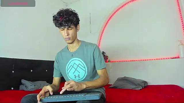 liammendoza98 online show from May 9, 11:59 am