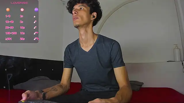 liammendoza98 online show from May 11, 1:06 pm