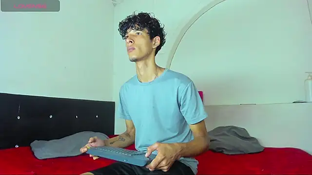 liammendoza98 online show from May 15, 12:01 pm