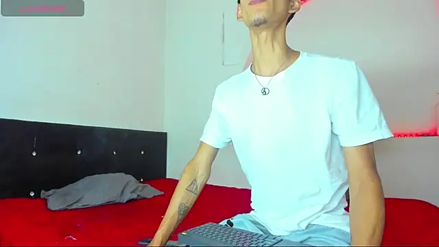 liammendoza98 online show from May 16, 12:04 pm