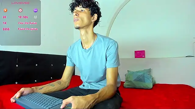 liammendoza98 online show from May 22, 12:11 pm