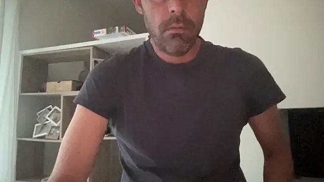 Snapshot of Riccardo86xx chatting on April 28, 3:55 am Riccardo86xx online show from April 28, 3:55 am