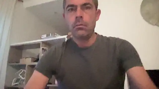 Snapshot of Riccardo86xx chatting on April 30, 4:08 am Riccardo86xx online show from April 30, 4:08 am