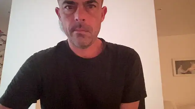 Snapshot of Riccardo86xx chatting on May 5, 3:47 am Riccardo86xx online show from May 5, 3:47 am