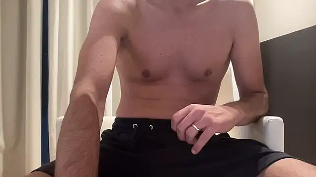 Snapshot of Riccardo86xx chatting on May 7, 3:45 am Riccardo86xx online show from May 7, 3:45 am