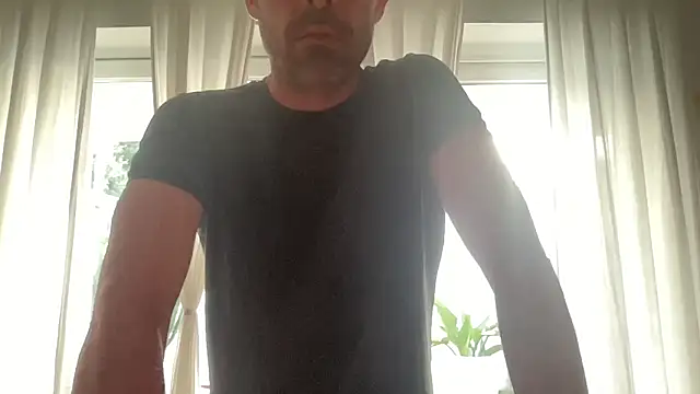 Snapshot of Riccardo86xx chatting on May 22, 3:57 am Riccardo86xx online show from May 22, 3:57 am
