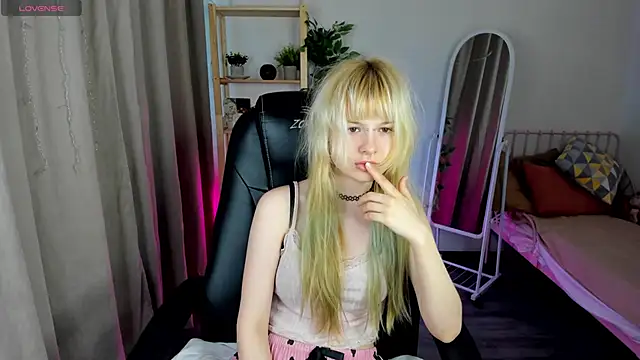 Ammelia Backerr online show from May 7, 1:22 am