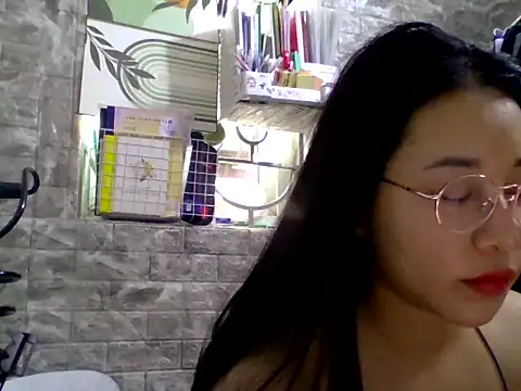 Snapshot of SaphiaZin chatting on May 6, 3:46 am SaphiaZin online show from May 6, 3:46 am