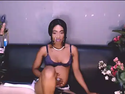 LolaSavageXO online show from May 15, 9:22 pm