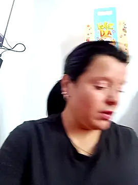 Snapshot of Samantha_Kieran chatting on May 6, 8:36 pm Samantha Kieran online show from May 6, 8:36 pm