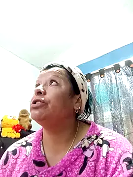 Snapshot of Samantha_Kieran chatting on May 10, 3:50 pm Samantha Kieran online show from May 10, 3:50 pm