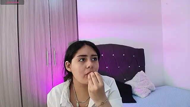 Sara  Dream online show from May 15, 6:15 pm