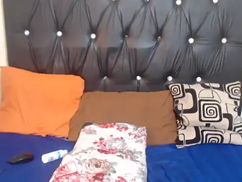 Snapshot of QueensBettyX96 chatting on May 6, 12:43 pm QueensBettyX96 online show from May 6, 12:43 pm