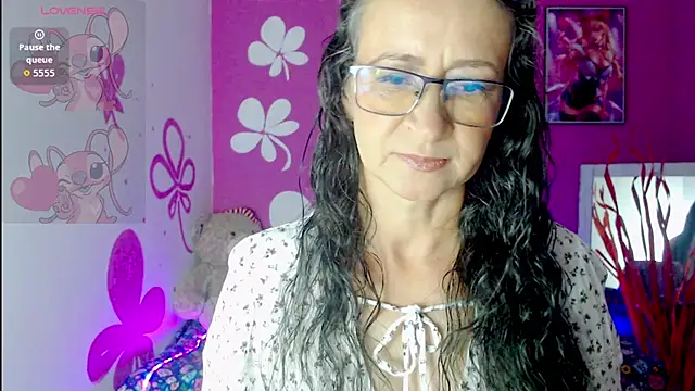 aura latinax online show from May 1, 11:37 am