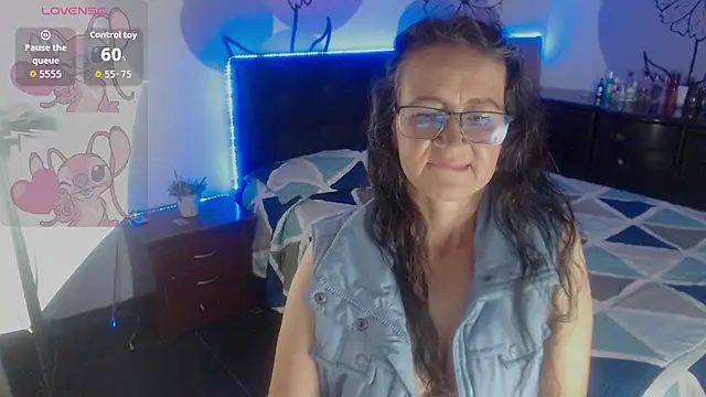 aura latinax online show from May 5, 11:02 pm