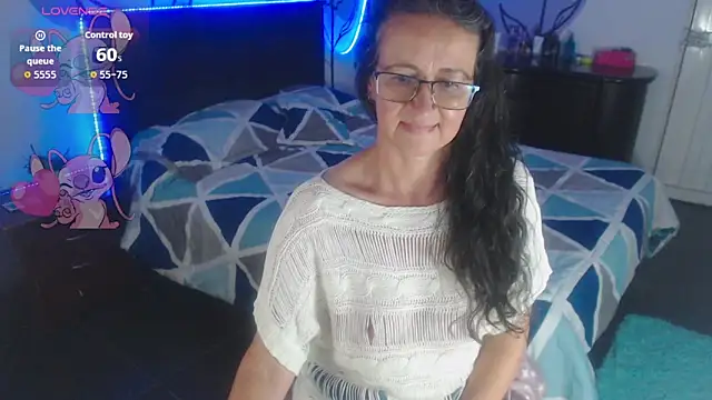 aura latinax online show from May 6, 11:54 pm