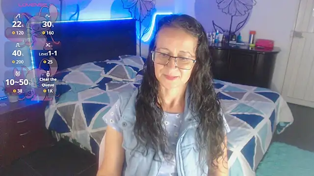 aura latinax online show from May 8, 1:55 am