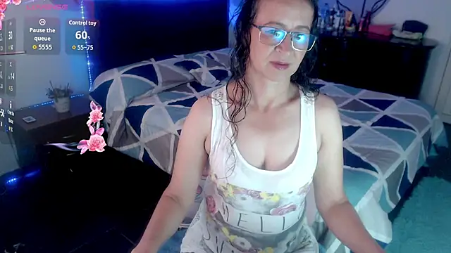 aura latinax online show from May 22, 12:44 pm