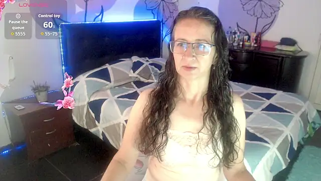 aura latinax online show from May 23, 12:20 pm